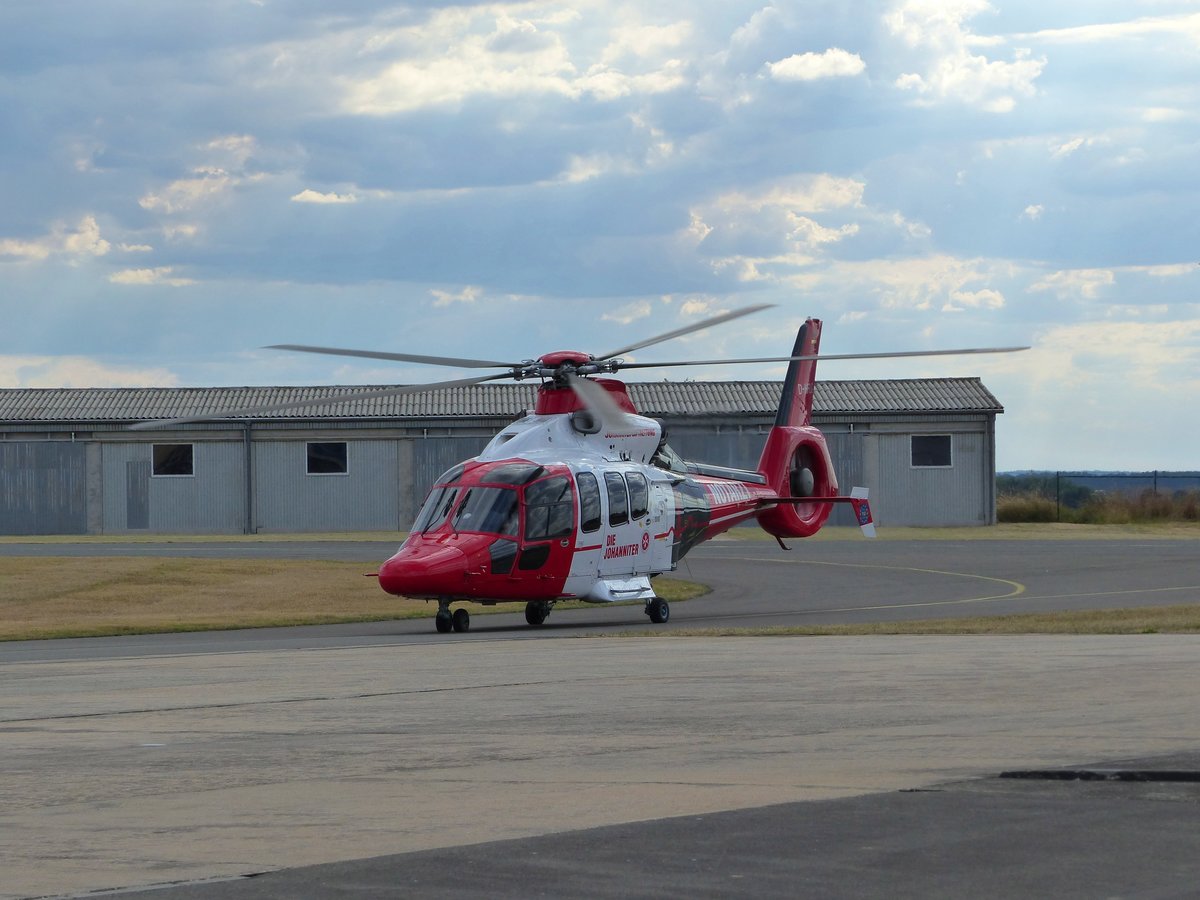 Johanniter Luftrettung Christoph 81, Eurocopter EC 155 B1, D-HFLG auf dem Weg zur Tankstelle in Gera (EDAJ) am 24.7.2020