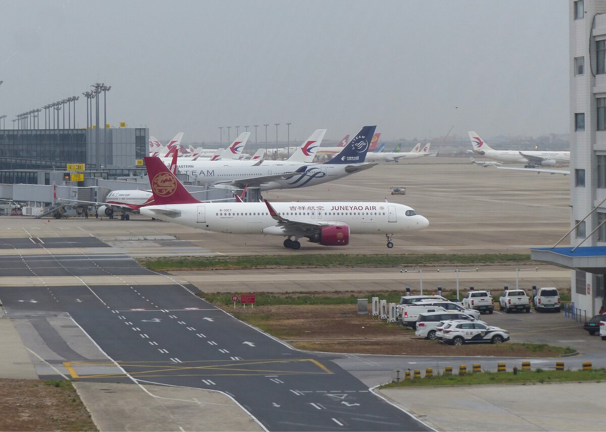 Juneyao Air, Airbus A 320neo, B-30CT, Shanghai Pudong Int. Airport (PVG/ZSPD), 17.4.2025