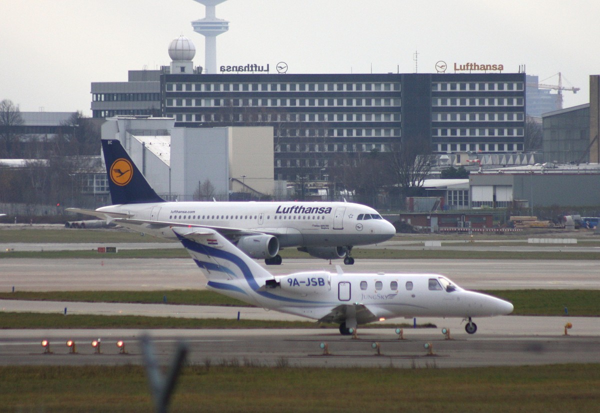 JungSky,9A-JSB,Cessna 525 CitationJet CJ1,22.12.2013,HAM-EDDH,Hamburg,Germany.Hinten:Lufthansa,D-AIBC,(c/n4332),Airbus A319-112.