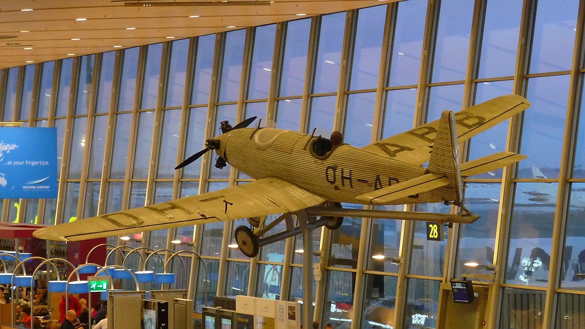 Junkers A50 OH-ABB im Terminal 2 des Flughafens Helsinki-Vantaa, 4.3.13