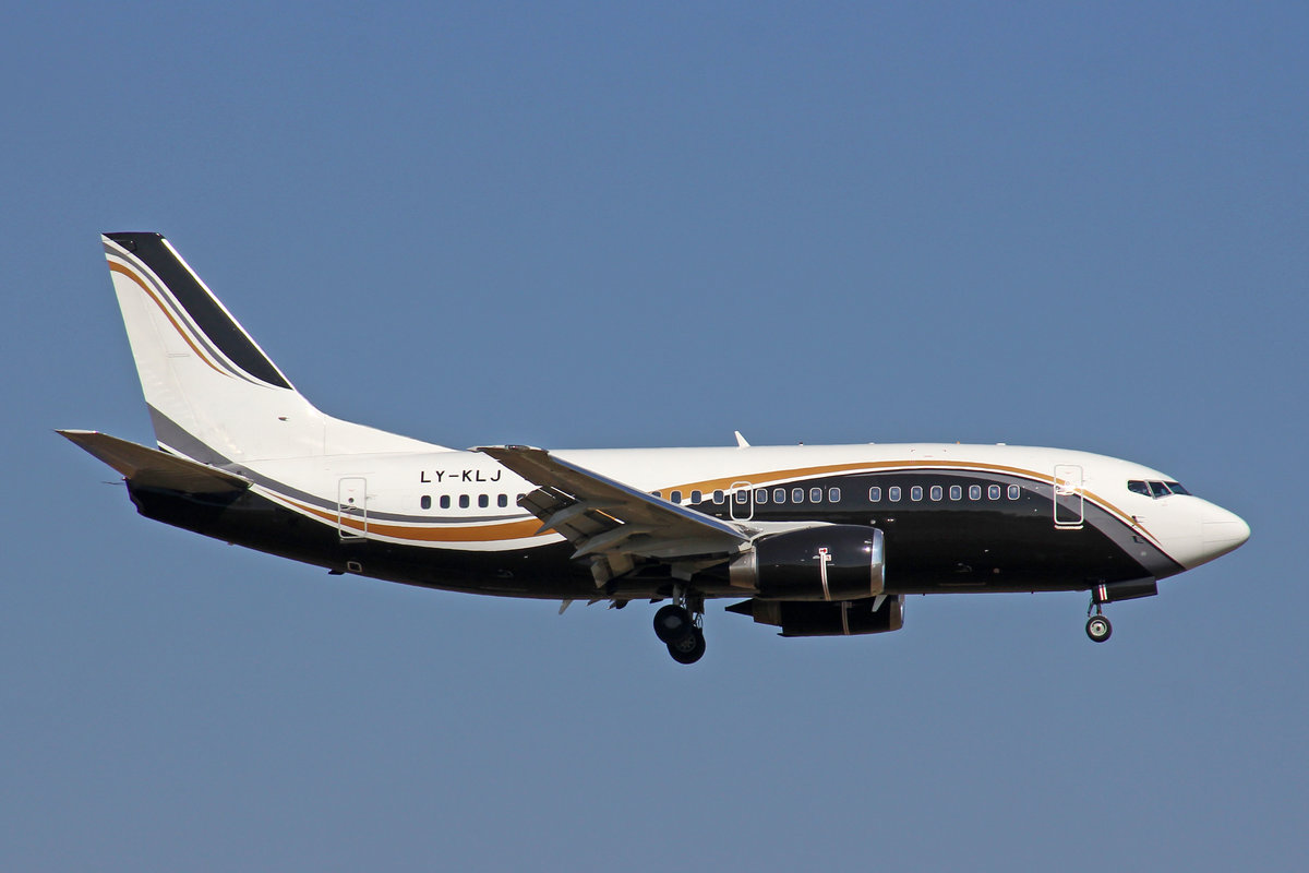 KlasJet, LY-KLJ, Boeing 737-524, msn: 28923/3060, 24.März 2018, ZRH Zürich, Switzerland.