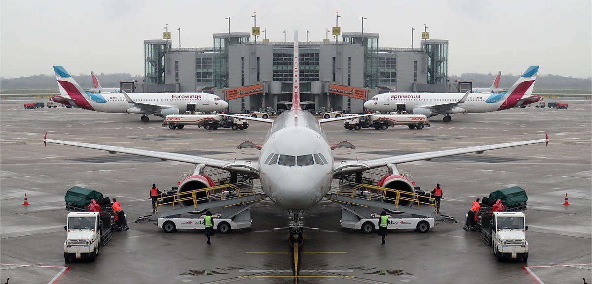Kleine Spiegelei mit Rossiya Airlines Airbus A319-111 VP-BQK,  Воронеж  (Voronezh) in Düsseldorf, 4.12.17 