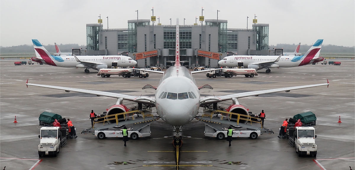 Kleine Spiegelei mit Rossiya Airlines Airbus A319-111 VP-BQK,  Воронеж  (Voronezh) in Düsseldorf, 4.12.17 