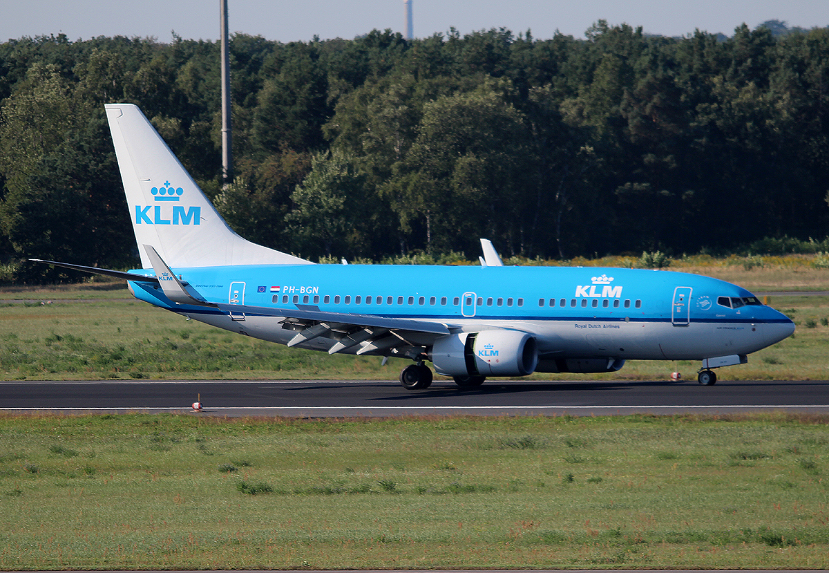 KLM B 737-7K2 PH-BGN nach der Landung in Berlin-Tegel am 06.09.2013