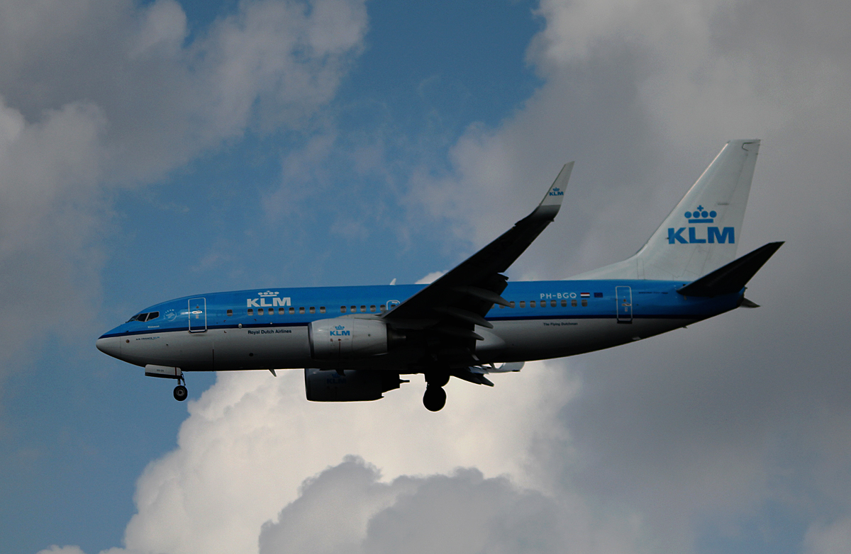 KLM B 737-7K2 PH-BGQ bei der Landung in Berlin-Tegel am 12.05.2014
