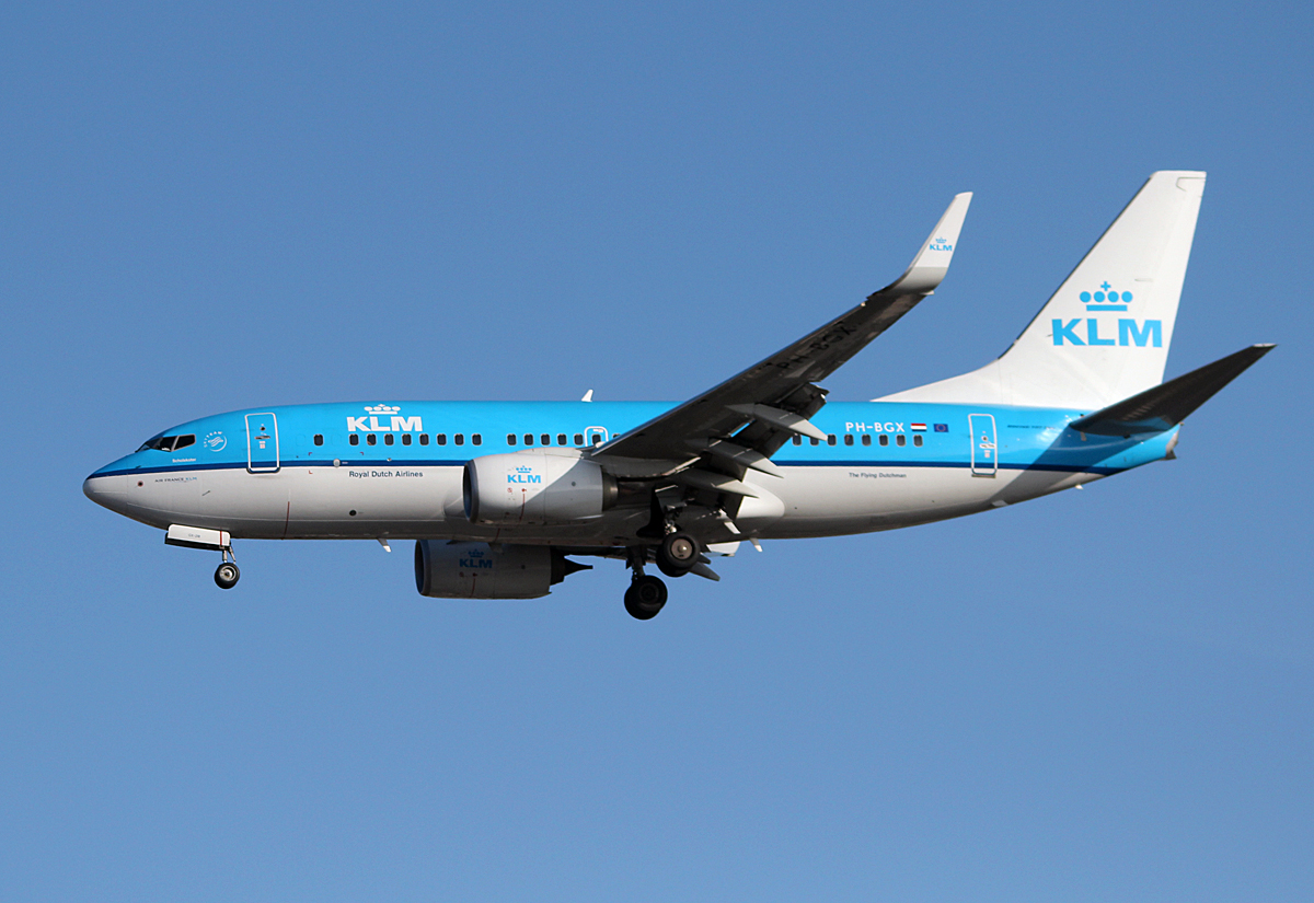 KLM B 737-7K2 PH-BGX bei der Landung in Berlin-Tegel am 08.03.2014