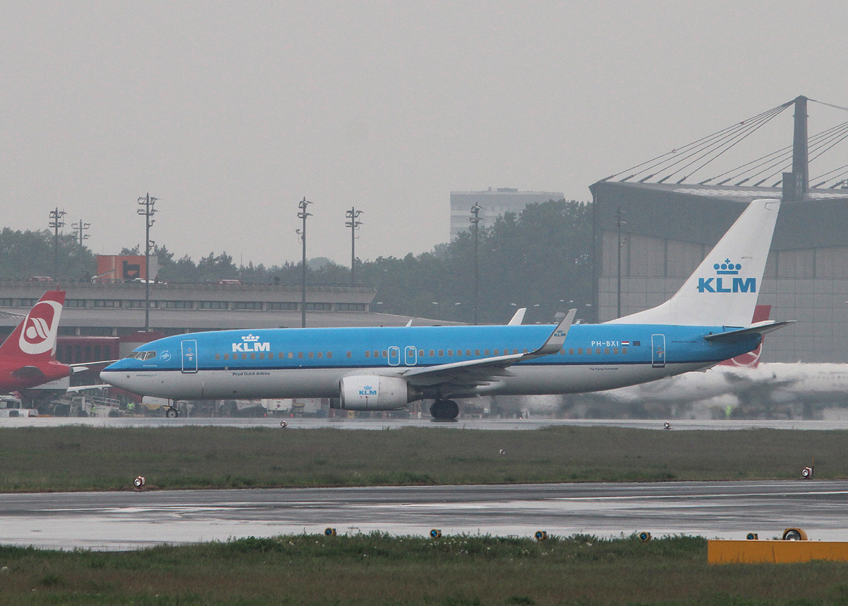 KLM B 737-8K2 PH-BXI bei der Ankunft in Berlin-Tegel am 18.05.2013