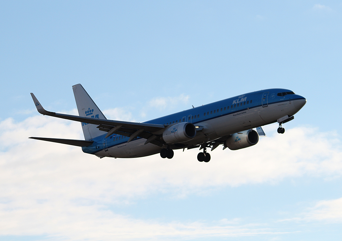 KLM B 737-8K2 PH-BXM bei der Landung in Berlin-Tegel am 11.01.2014