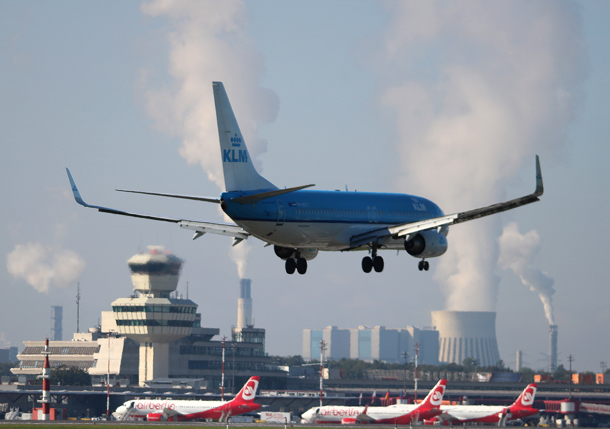 KLM B 737-8K2 PH-BXY bei der Landung in Berlin-Tegel am 28.09.2013