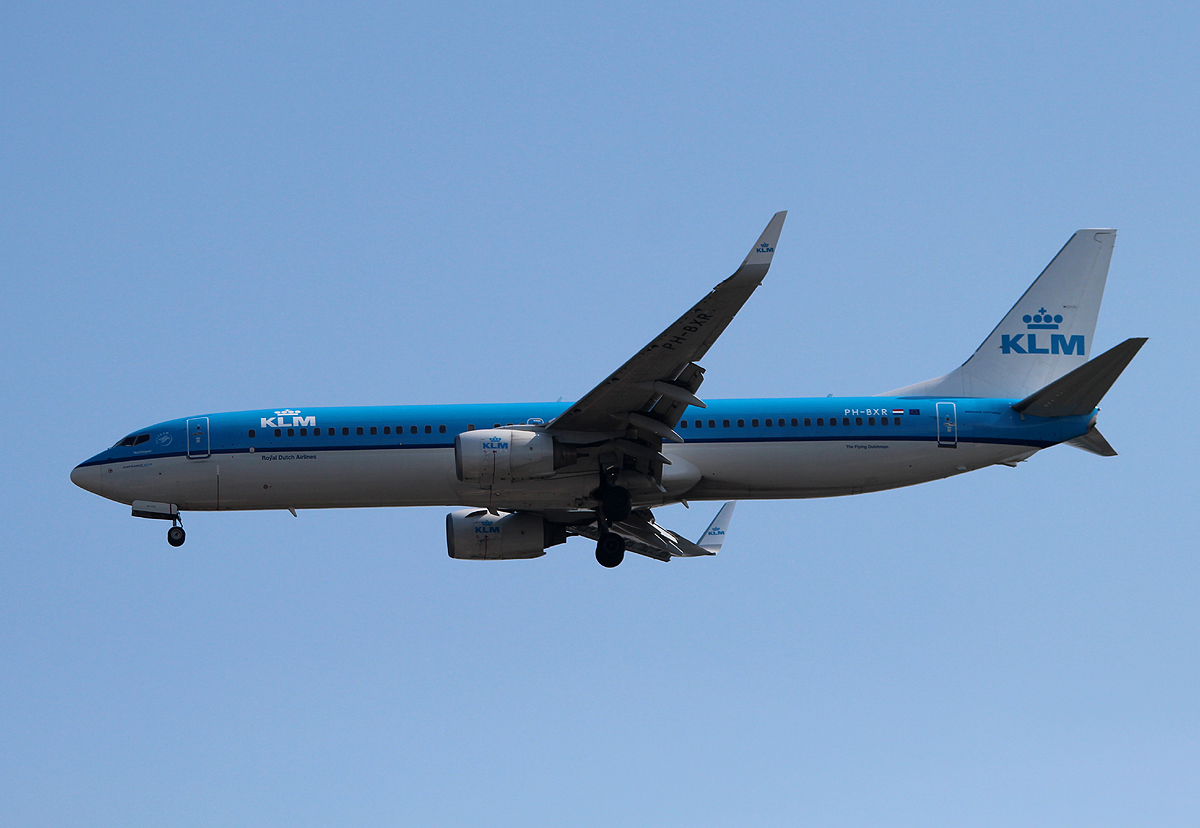 KLM B 737-9K2 PH-BXR bei der Landung in Berlin-Tegel am 18.06.2013