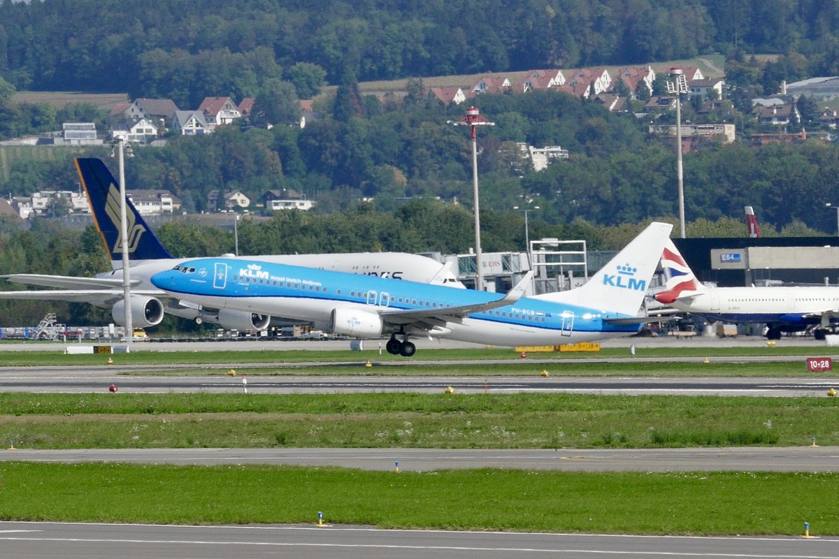 KLM B737-8K2 (B738) PH-BGB am 15.9.18 beim abheben in Zürich.