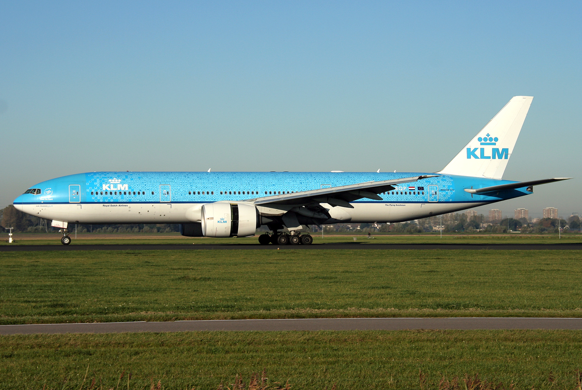 KLM B777-200 Delf Blue PH-BQP auf 18R in AMS / EHAM / Amsterdam am 15.10.2011
