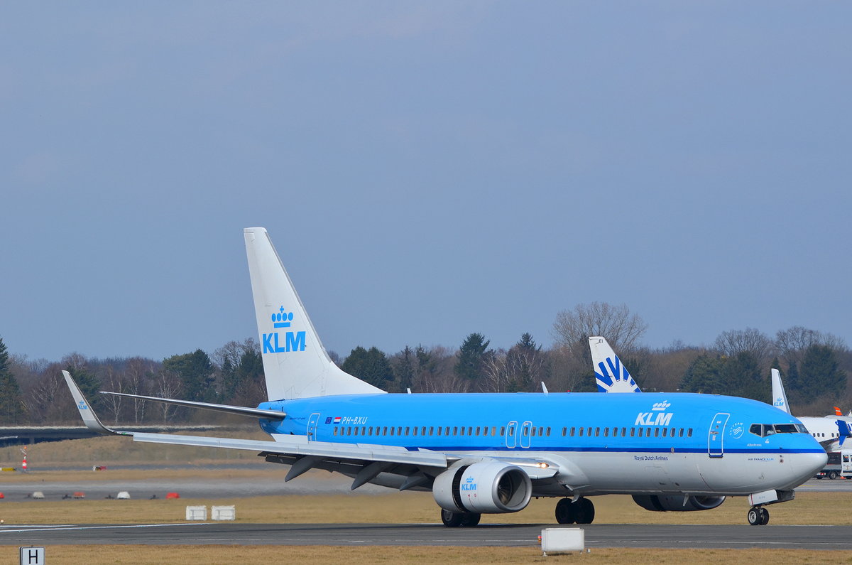 KLM Boeing 737-800 PH-BXU Taufname Albatross nach der Landung am Airport Hamburg Helmut Schmidt am 11.03.18