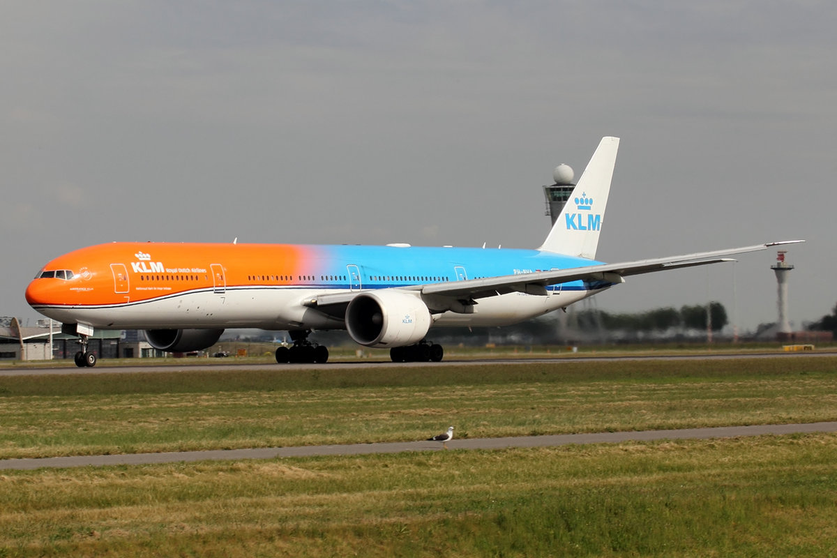 KLM Boeing 777-306ER PH-BVA beim Start in Amsterdam 25.5.2019