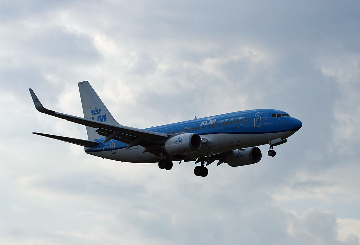 KLM, Boeing B 737-7K2, PH-BGI, TXL, 04.08.2019