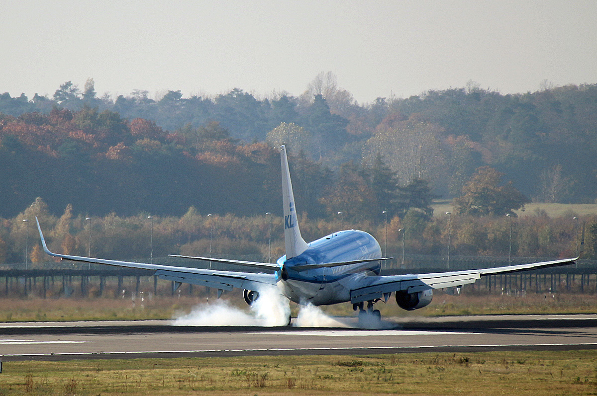KLM, Boeing B 737-7K2, PH-BGQ, BER, 31.10.2021