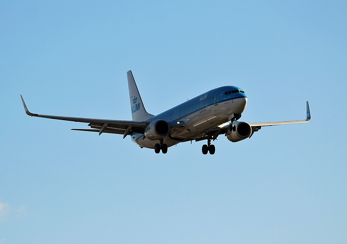 KLM, Boeing B 737-8K2, PH-BCA, TXL, 30.10.2017