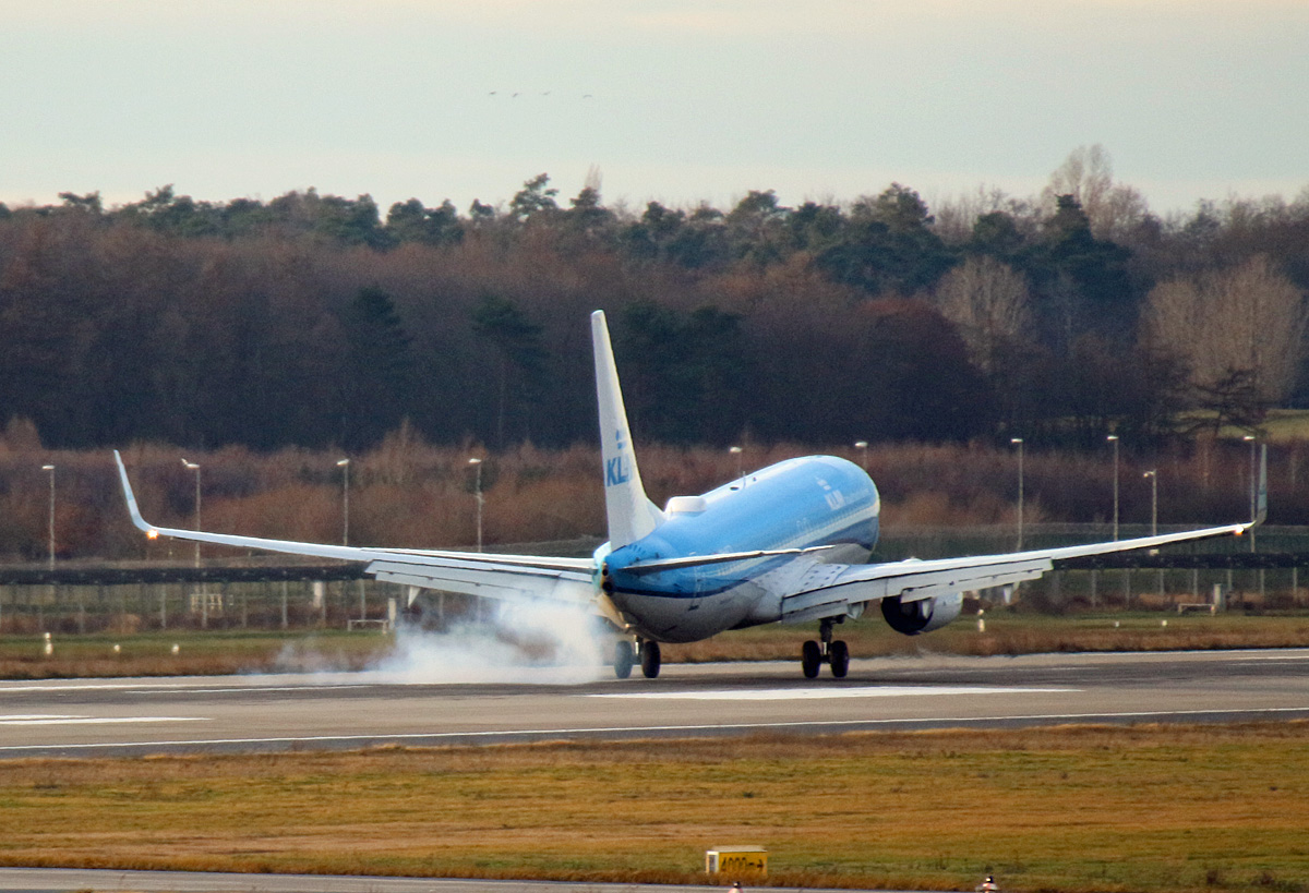 KLM, Boeing B 737-8K2, PH-BCD, BER, 29.12.2022