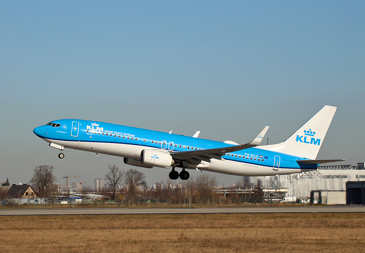 KLM, Boeing B 737-8K2, PH-BCG, BER, 08.03.2022