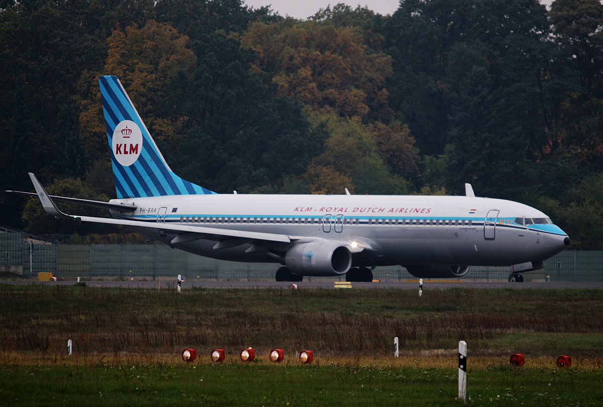 KLM, Boeing B 737-8K2, PH-BXA, TXL, 23.10.2016