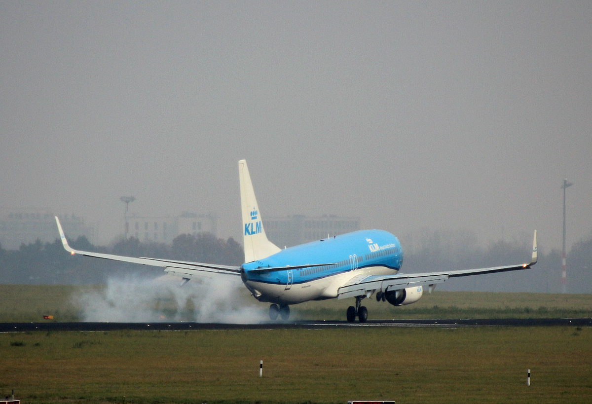 KLM, Boeing B 737-8K2, PH-BXB, BER, 14.11.2021