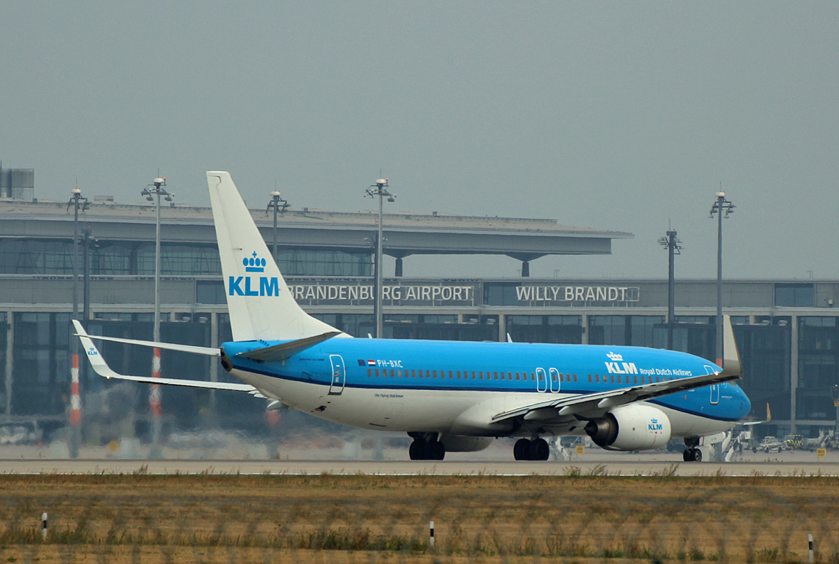 KLM, Boeing B 737-8K2, PH-BXC, BER, 19.08.2022