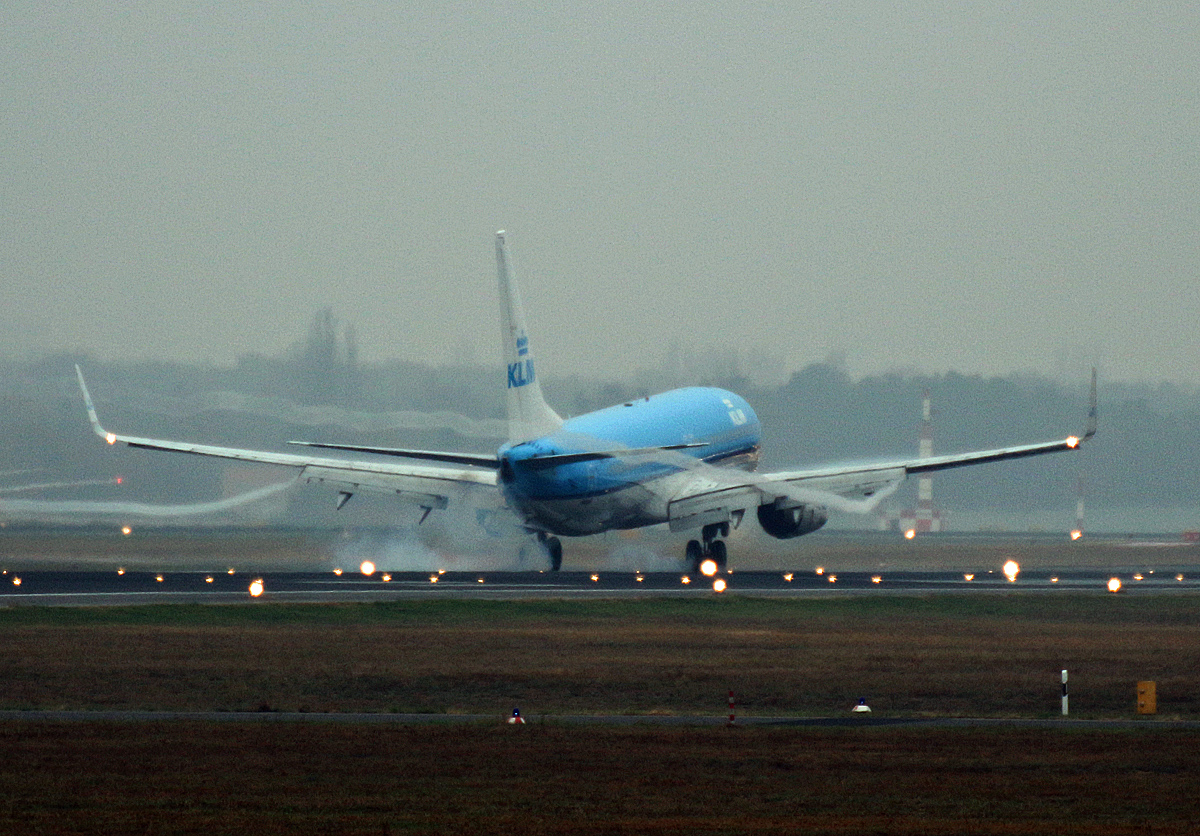 KLM. Boeing B 737-8K2, PH-BXL, TXL, 24.11.2018