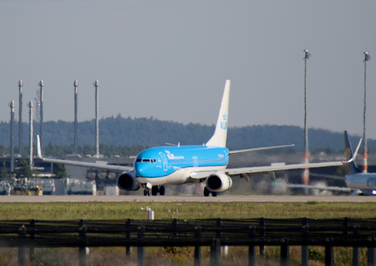 KLM, Boeing B 737-8K2, PH-BXL, BER, 02.10.2021