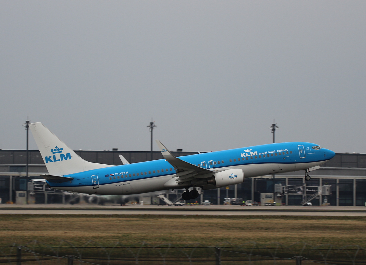 KLM, Boeing B 737-8K2, PH-BXM, BER, 12.04.2026