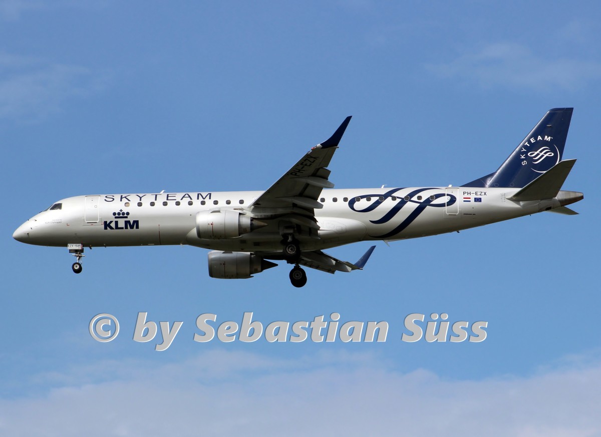 KLM Cityhopper Embraer 190 PH-EZX with Skyteam livery on short final ry 18C @ AMS. 30.9.14