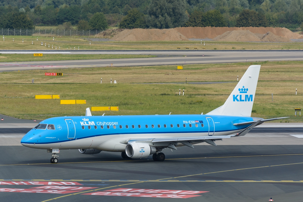 KLM Cityhopper Embraer ERJ-175STD (ERJ-170-200) PH-EXH am 11.09.2016 in Düsseldorf.