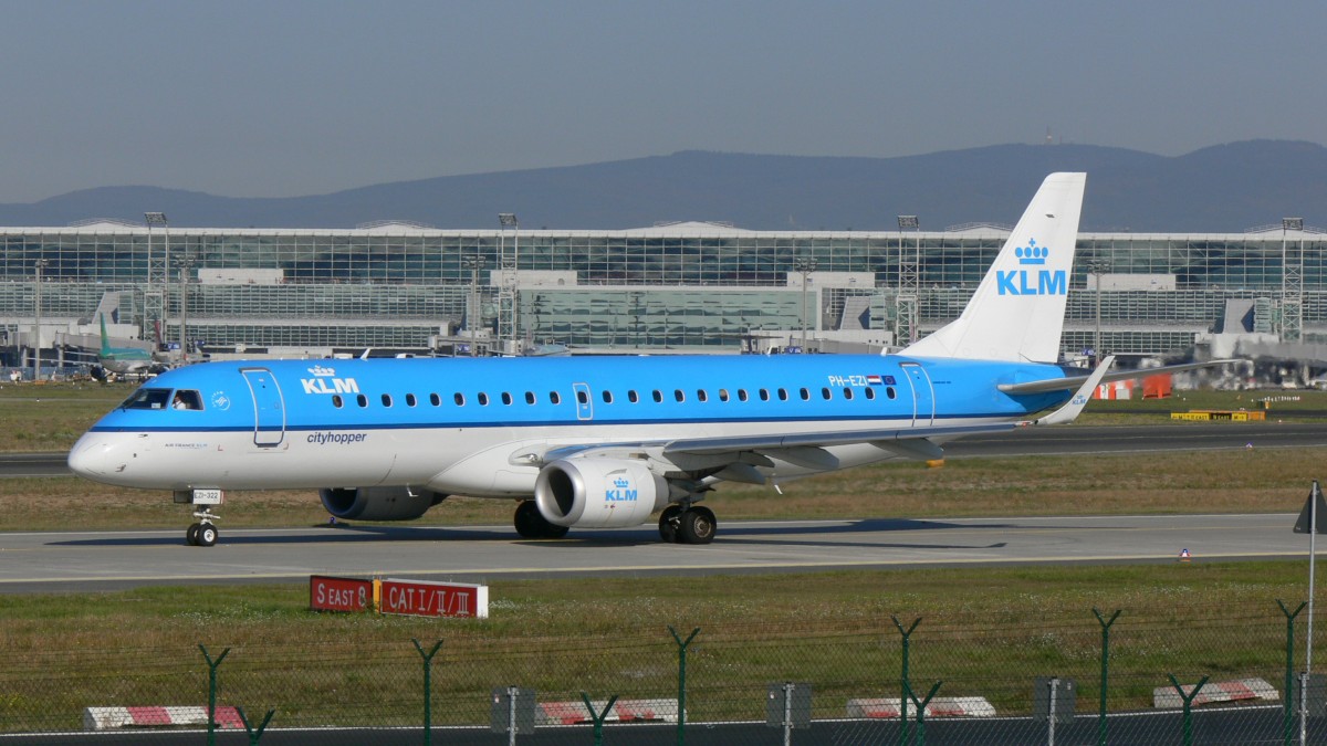 KLM Cityhopper Embraer ERJ-190-100STD PH-EZI am 02.10.2011 in Frankfurt