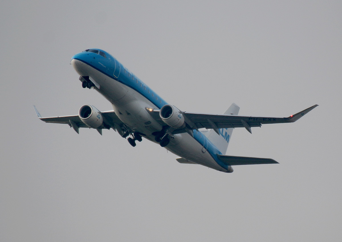 KLM-Cityhopper, ERJ-175-200STD, PH-EXX, TXL, 07.11.2020