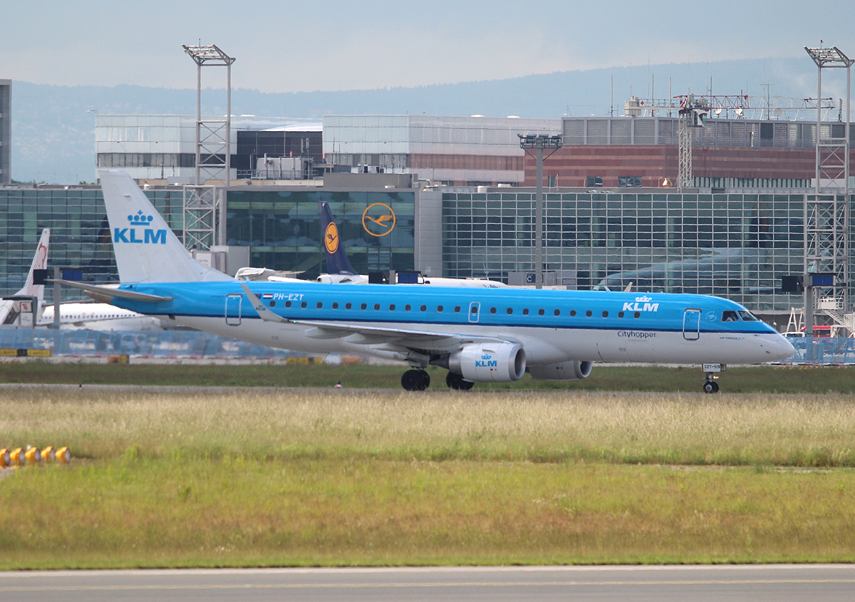 KLM-Cityhopper ERJ-190-100STD PH-EZT bei der Ankunft in Frankfurt am 09.06.2013