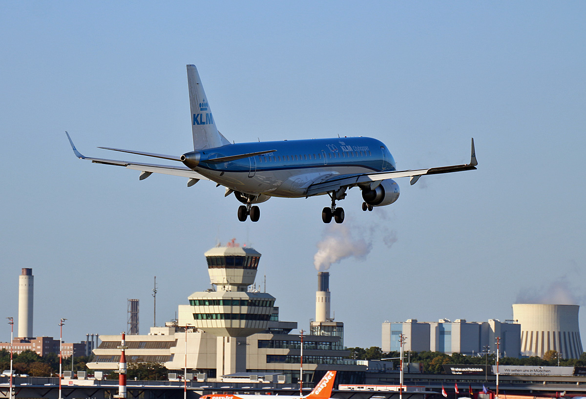 KLM-Cityhopper. ERJ-190-100STD, PH-EZV, TXL, 12.10.2019