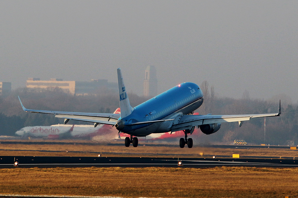 KLM-Cityhopper, ERJ-190-100STD,PH-EXA, TXL, 29.01.2017
