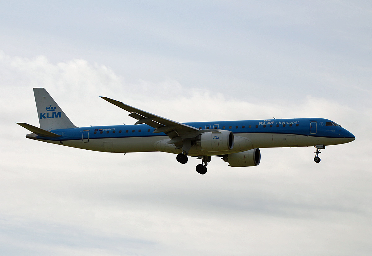 KLM-Cityhopper, ERJ-195 E2, PH-NXG, BER, 13.08.2023