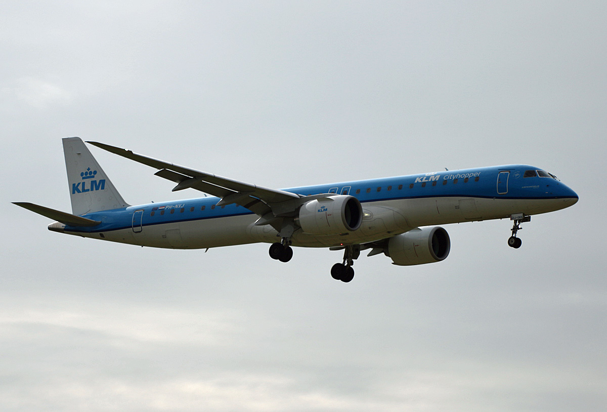 KLM-Cityhopper, ERJ-195-E2, PH-NXJ, BER, 23.07.2023
