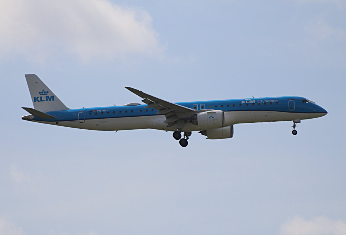KLM-Cityhopper, ERJ-195 E2, PH-NXN, BER, 08.06.2026