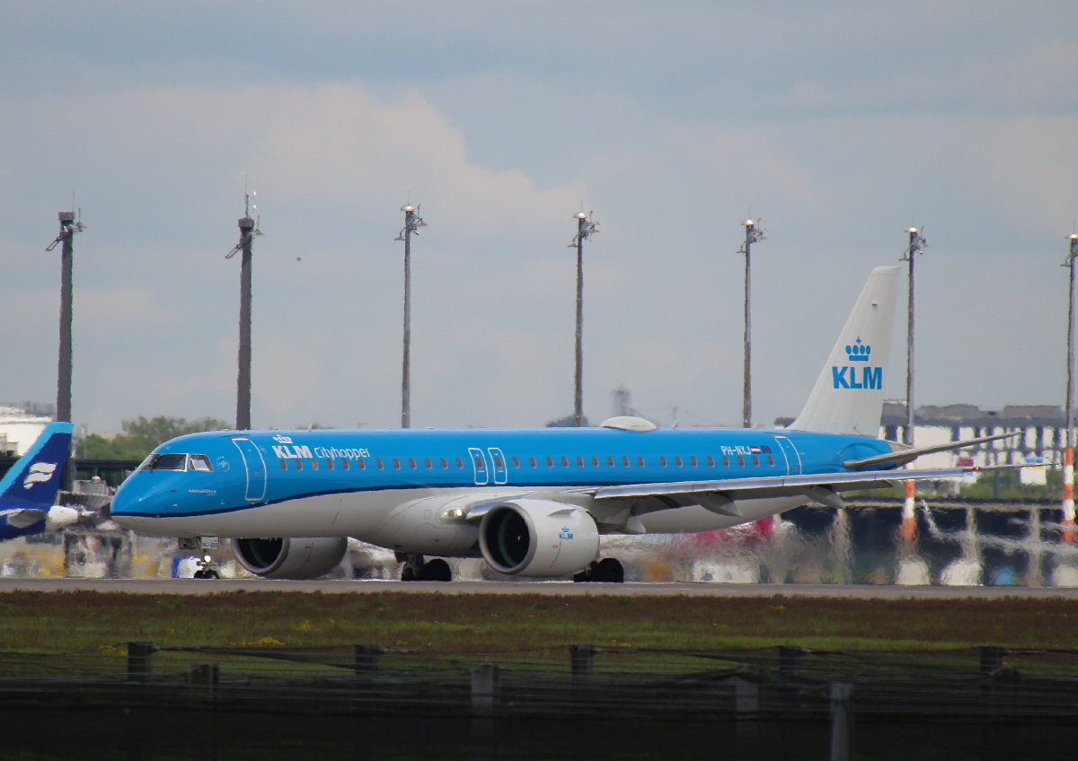 KLM-Cityhopper ERJ-195E2, PH-NXJ, BER, 15.05.2026