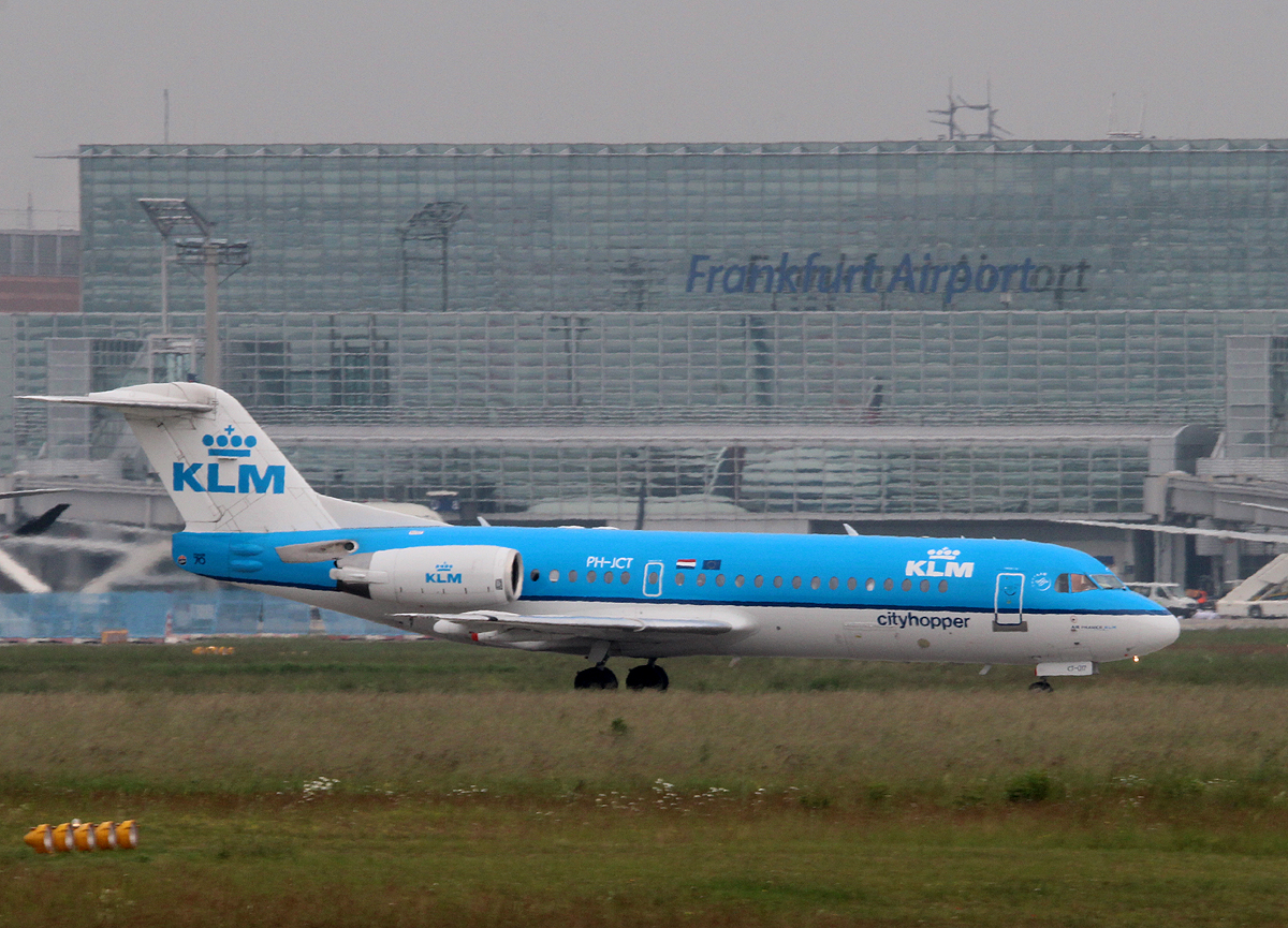 KLM-Cityhopper Fokker 70 PH-JCT bei der Ankunft in Frankfurt am 11.06.2013