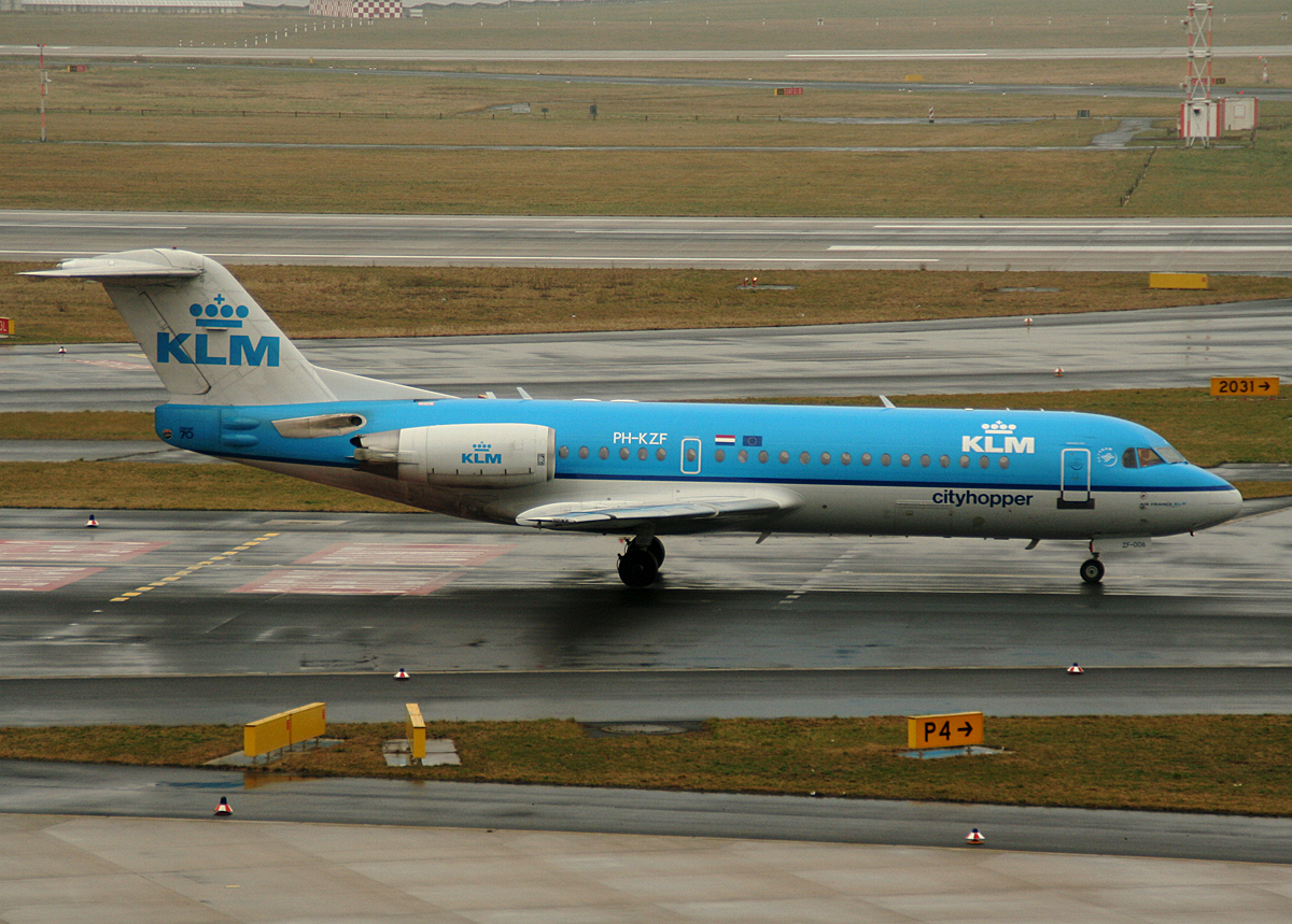 KLM-Cityhopper Fokker 70 PH-KZF am 10.03.2015 auf dem Flughafen Dsseldorf