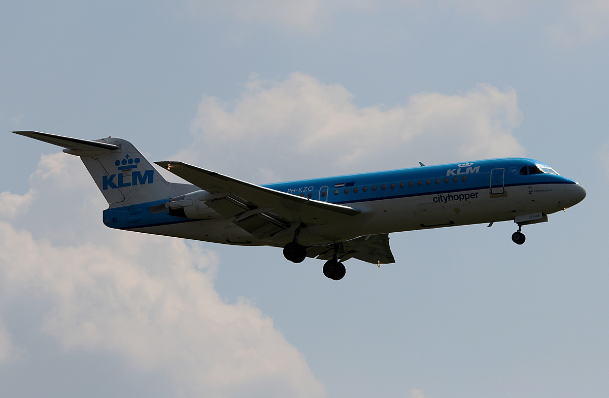 KLM-Cityhopper Fokker 70 PH-KZO bei der Landung in Berlin-Tegel am 08.08.2014