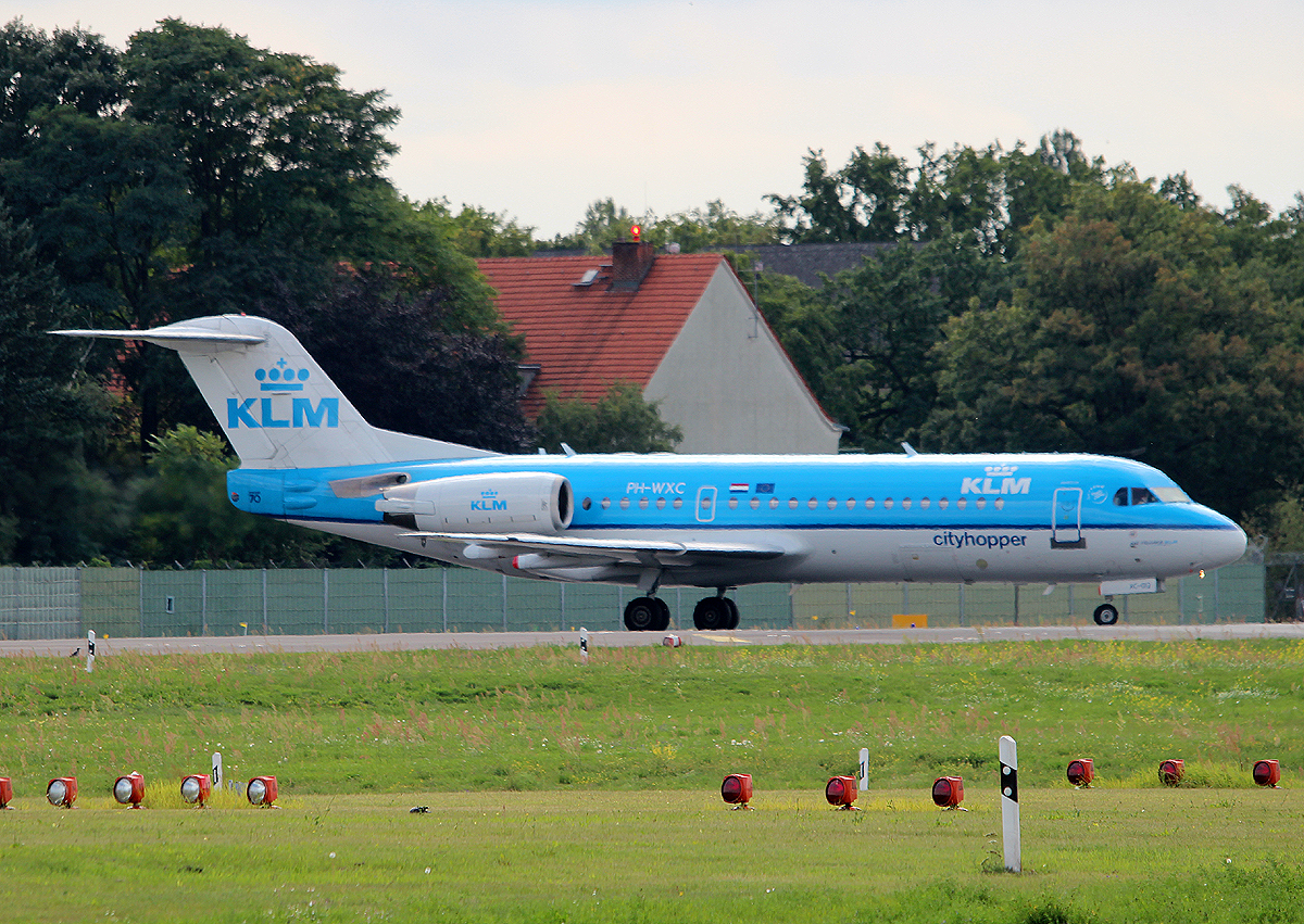KLM-Cityhopper Fokker 70 PH-WXC kurz vor dem Start in Berlin-Tegel am 04.09.2013