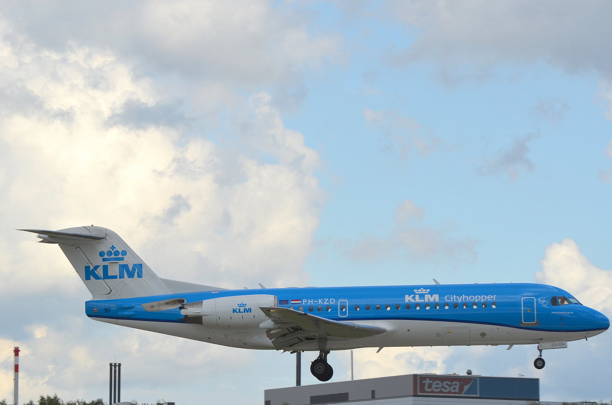 KLM Cityhopper Fokker F70 PH-KZD vor der Landung in Hamburg Fuhlsbüttel am 02.10.16
