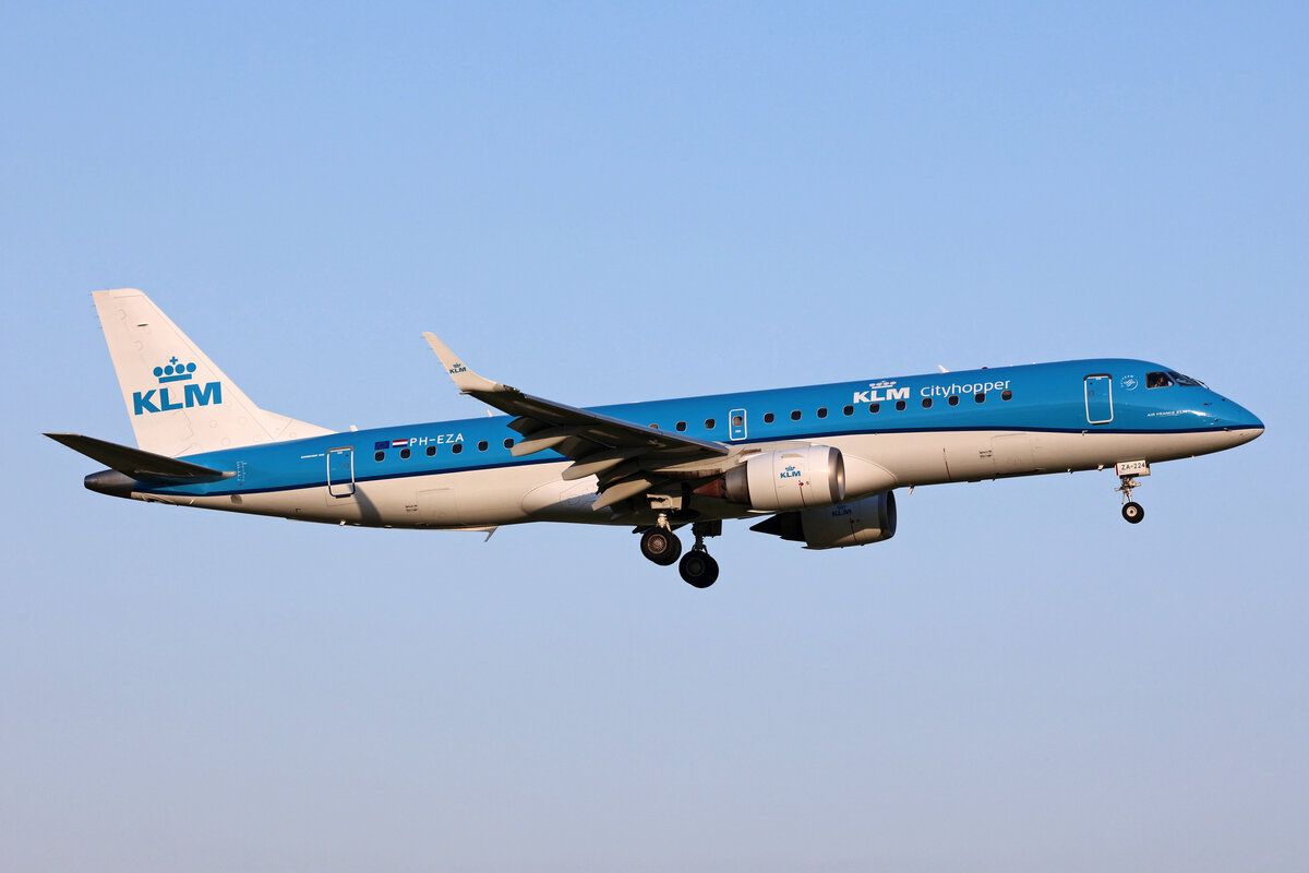 KLM Cityhopper, PH-EZA, Embraer ERJ-190STD, msn: 19000224, 20.Mai 2023, AMS Amsterdam, Netherlands.
