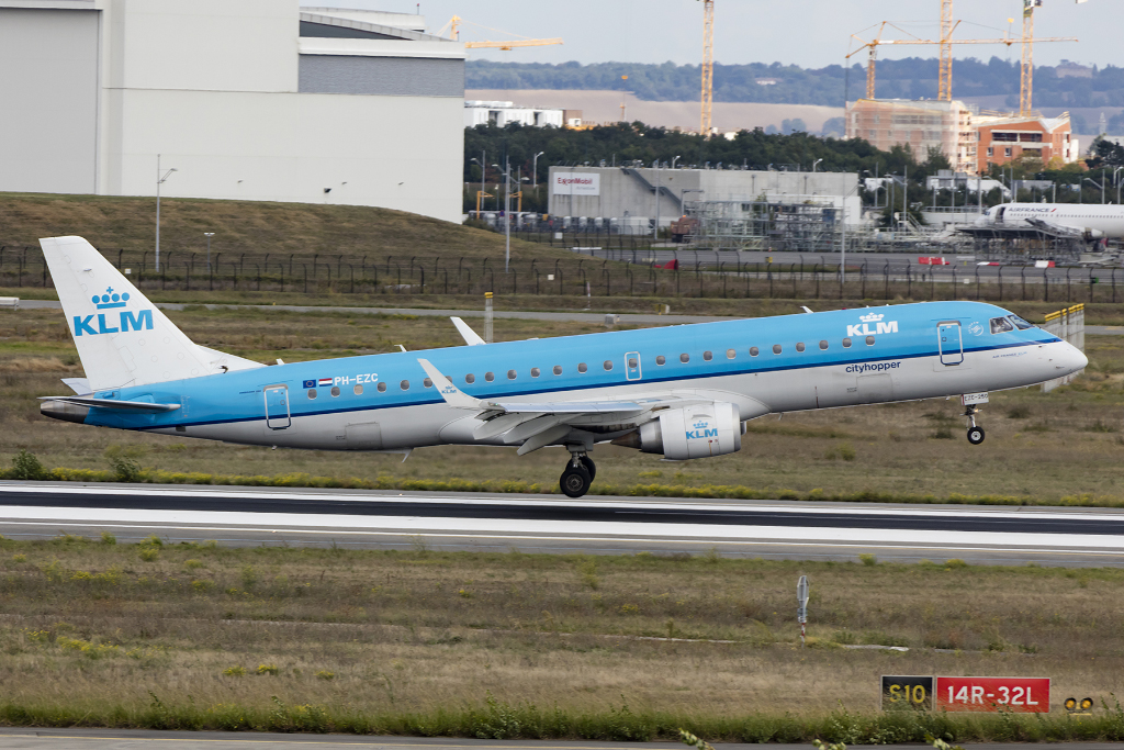 KLM - Cityhopper, PH-EZC, Embrear, ERJ-190LR, 29.09.2015, TLS, Toulouse, France 



