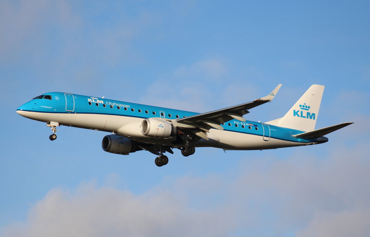 KLM Cityhopper, PH-EZH,MSN 190000319,Embraer ERJ190-100LR, 16.12.2017, HAM-EDDH, Hamburg, Germany 