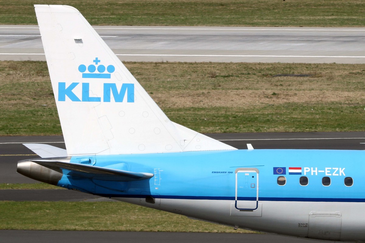 KLM cityhopper, PH-EZK, Embraer, 190 STD (Seitenleitwerk/Tail), 03.04.2015, DUS-EDDL, Düsseldorf, Germany