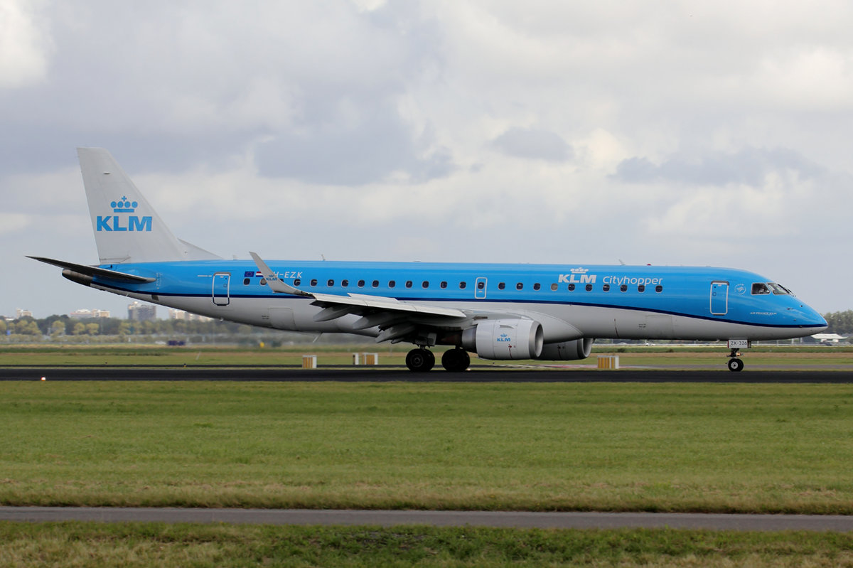 KLM Cityhopper PH-EZK nach der Landung in Amsterdam 21.8.2016
